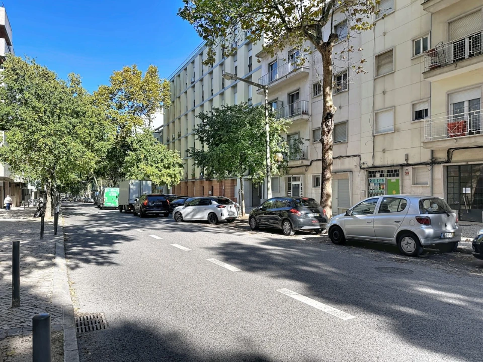 Loja para Arrendamento em Benfica Foto 8