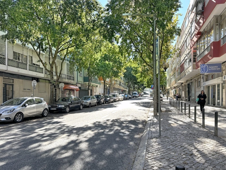 Loja para Arrendamento em Benfica Foto 9