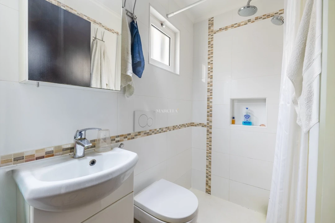 Moradia T1 para Venda em Lagos (São Sebastião e Santa Maria) Foto 5