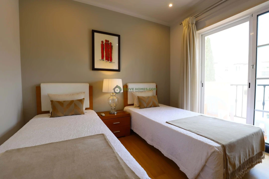 Moradia T4 para Venda em Quarteira Foto 34