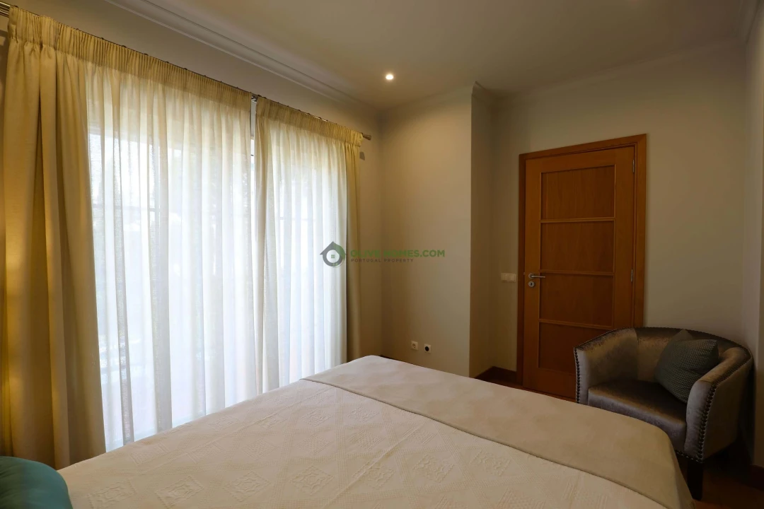 Moradia T4 para Venda em Quarteira Foto 22