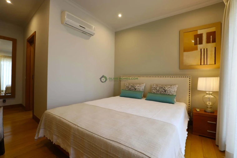 Moradia T4 para Venda em Quarteira Foto 23