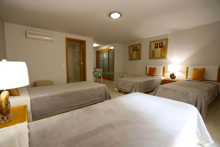 Moradia T4 para Venda em Quarteira Foto 41