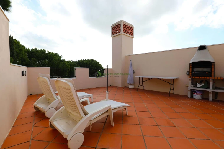 Moradia T4 para Venda em Quarteira Foto 49