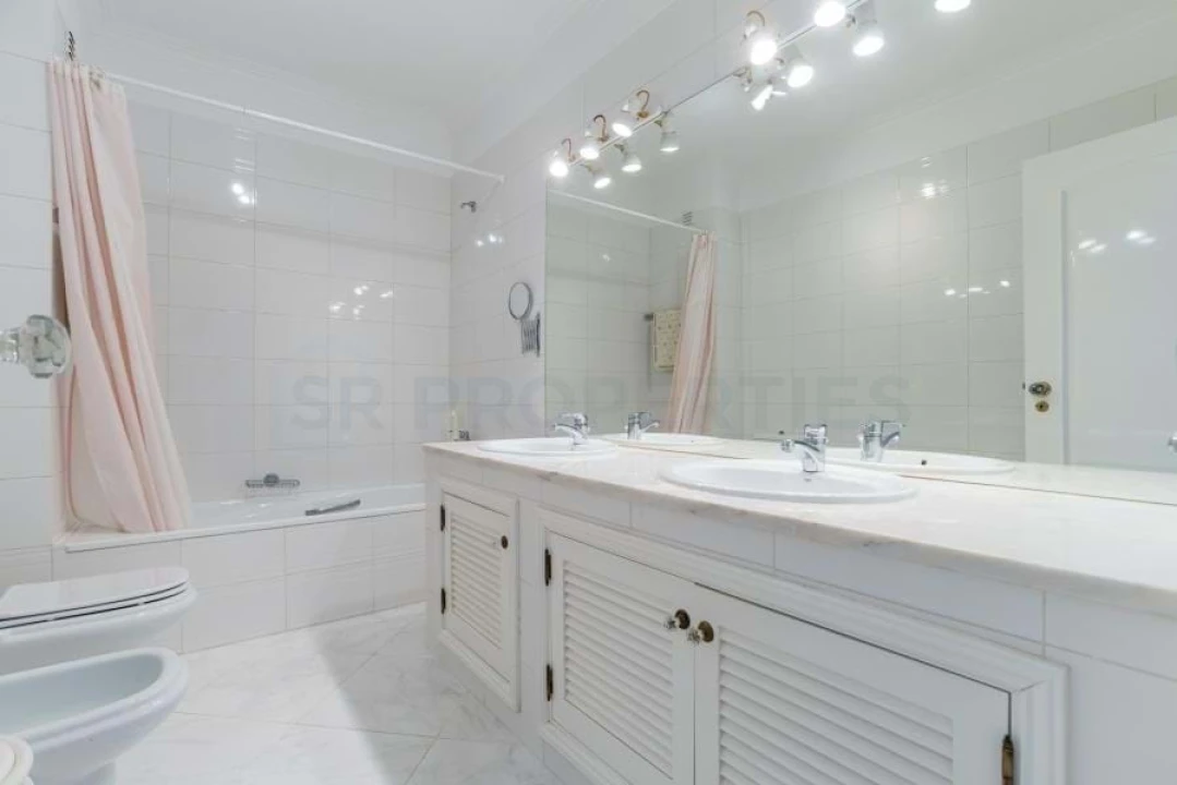 Apartamento T3 para Venda em Quarteira Foto 30