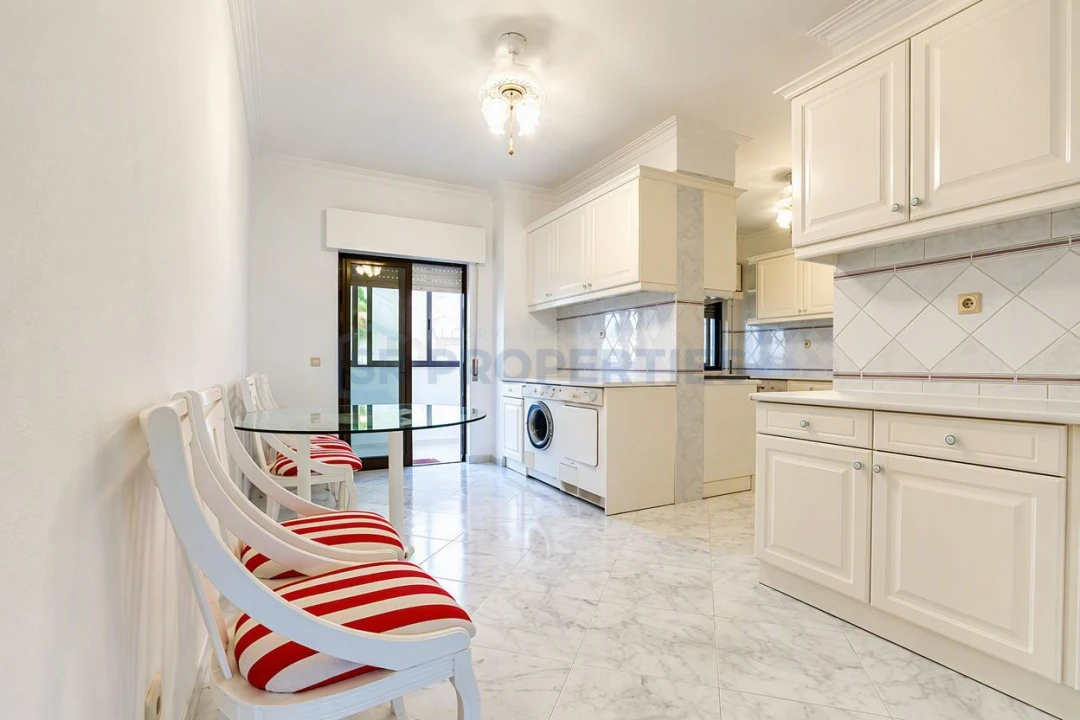 Apartamento T3 para Venda em Quarteira Foto 51