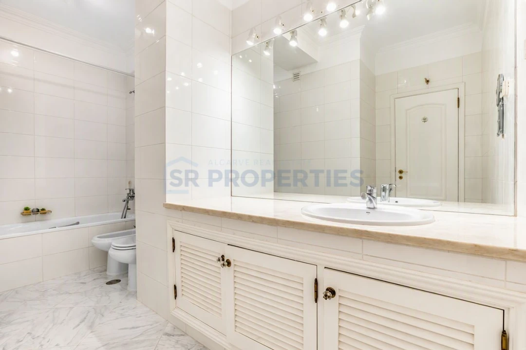 Apartamento T3 para Venda em Quarteira Foto 25