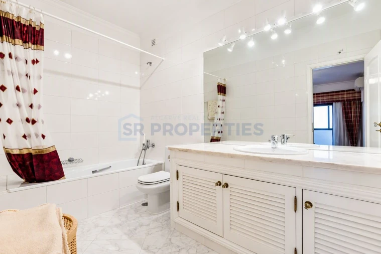 Apartamento T3 para Venda em Quarteira Foto 46