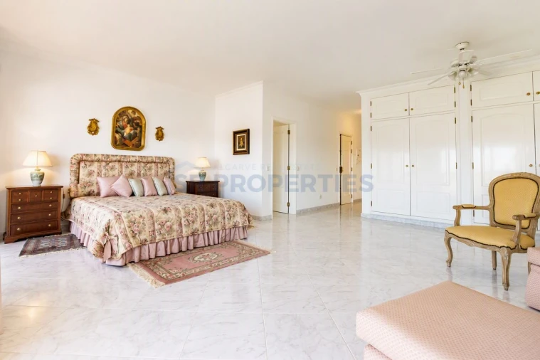Apartamento T3 para Venda em Quarteira Foto 38