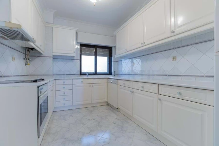 Apartamento T3 para Venda em Quarteira Foto 5