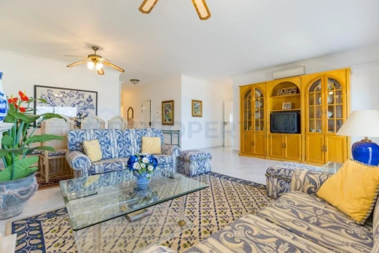 Apartamento T3 para Venda em Quarteira Foto 2