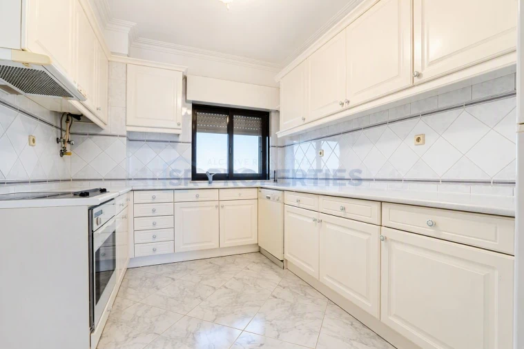 Apartamento T3 para Venda em Quarteira Foto 5