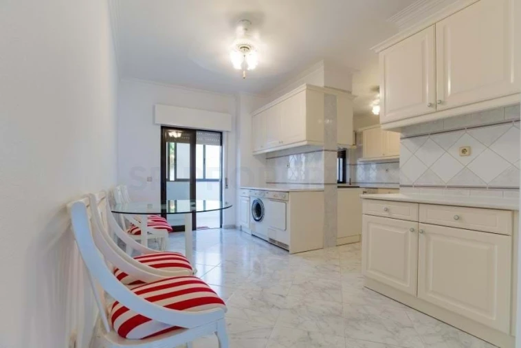 Apartamento T3 para Venda em Quarteira Foto 35