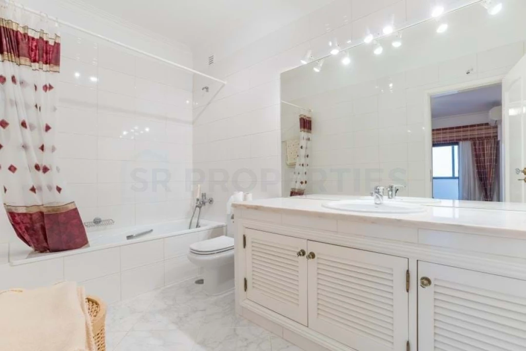 Apartamento T3 para Venda em Quarteira Foto 32