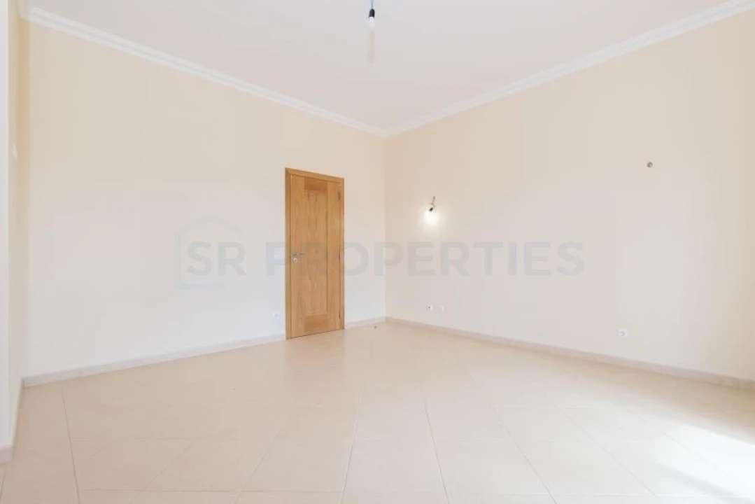 Moradia T6 para Venda em Loule (São Sebastião) Foto 5