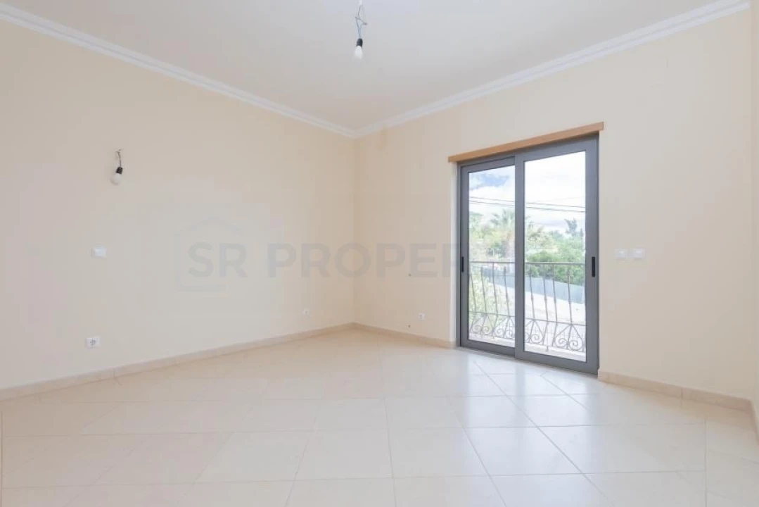 Moradia T6 para Venda em Loule (São Sebastião) Foto 27