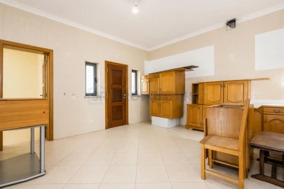 Moradia T4 para Venda em Loule (São Sebastião)