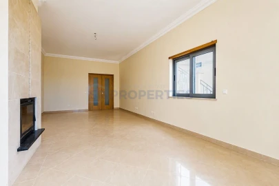 Moradia T4 para Venda em Loule (São Sebastião)