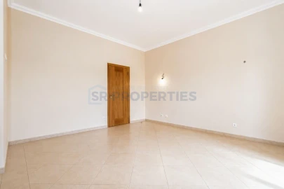 Moradia T4 para Venda em Loule (São Sebastião)