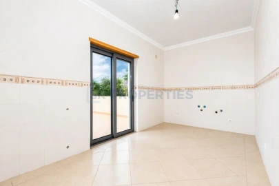 Moradia T4 para Venda em Loule (São Sebastião)