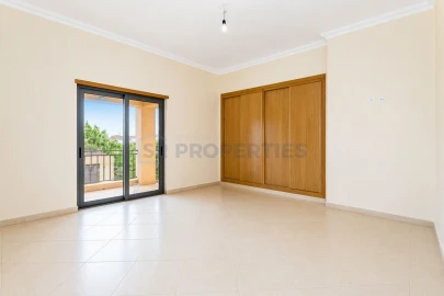 Moradia T4 para Venda em Loule (São Sebastião)