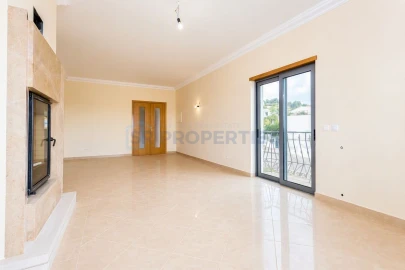 Moradia T4 para Venda em Loule (São Sebastião)