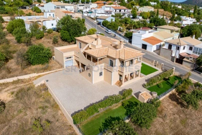 Moradia T4 para Venda em Loule (São Sebastião)