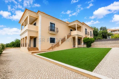 Moradia T4 para Venda em Loule (São Sebastião)