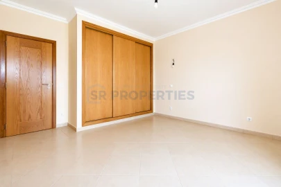 Moradia T4 para Venda em Loule (São Sebastião)
