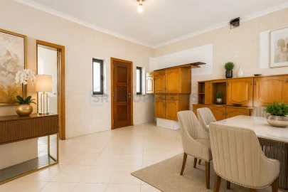 Moradia T4 para Venda em Loule (São Sebastião)