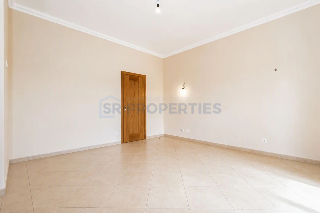 Moradia T4 para Venda em Loule (São Sebastião) Foto 13