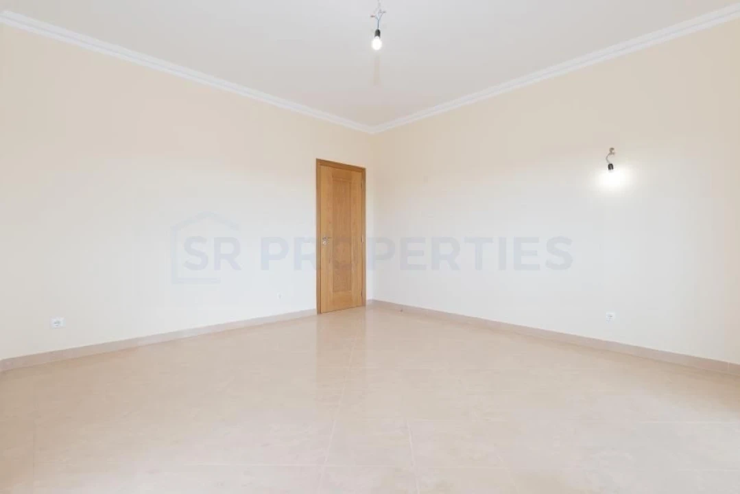 Moradia T6 para Venda em Loule (São Sebastião) Foto 15