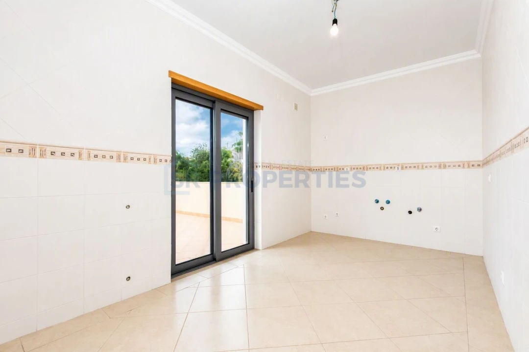 Moradia T4 para Venda em Loule (São Sebastião) Foto 49