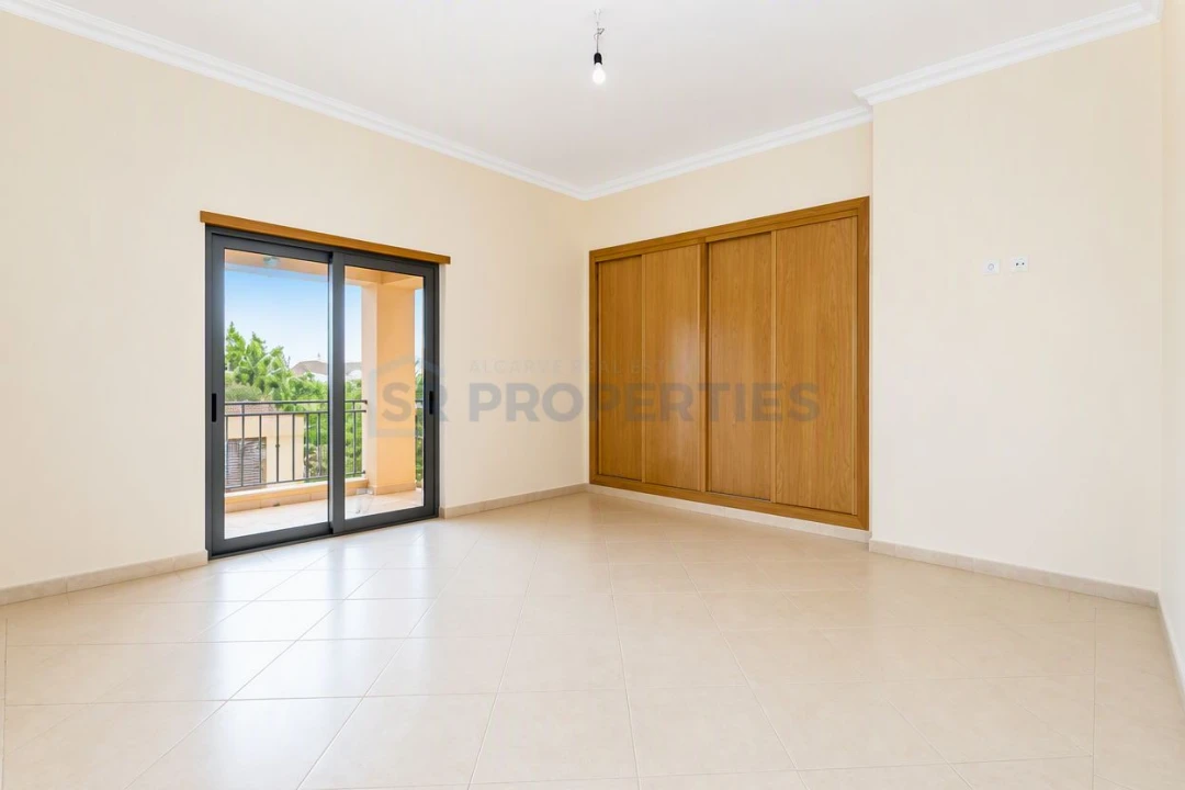 Moradia T4 para Venda em Loule (São Sebastião) Foto 9