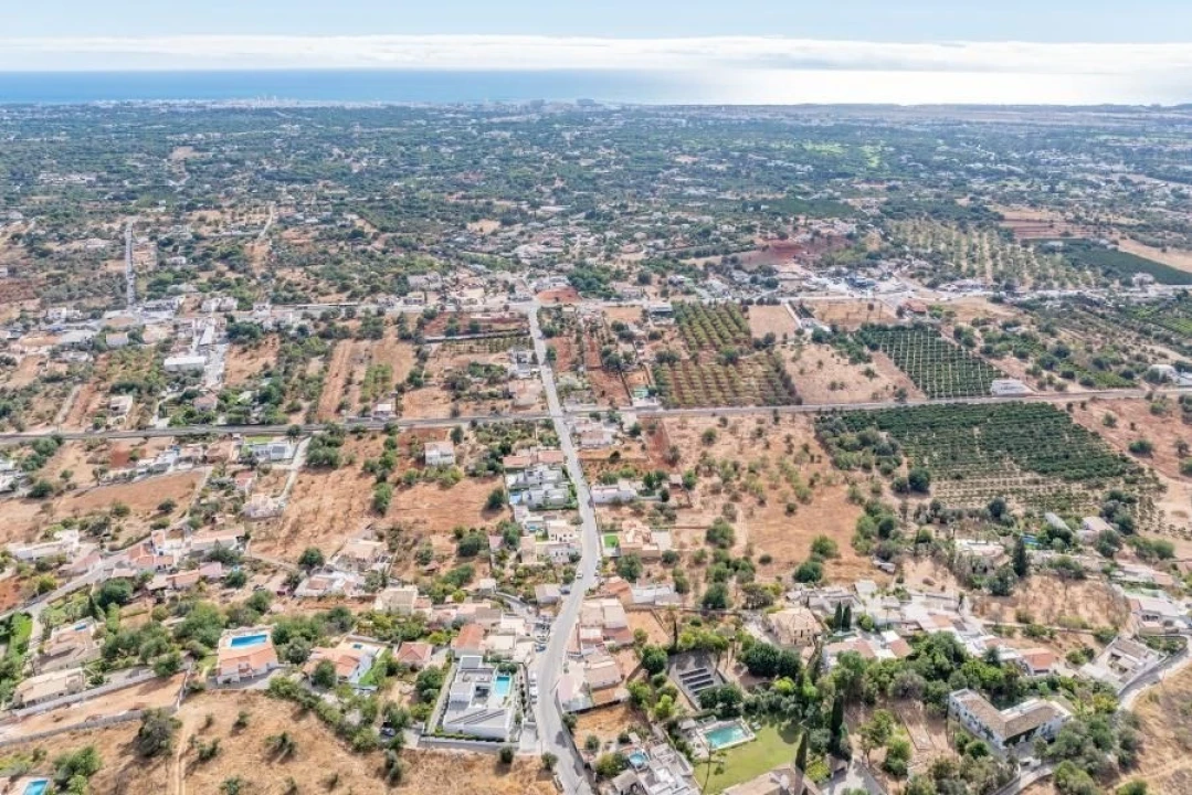 Moradia T6 para Venda em Loule (São Sebastião) Foto 35