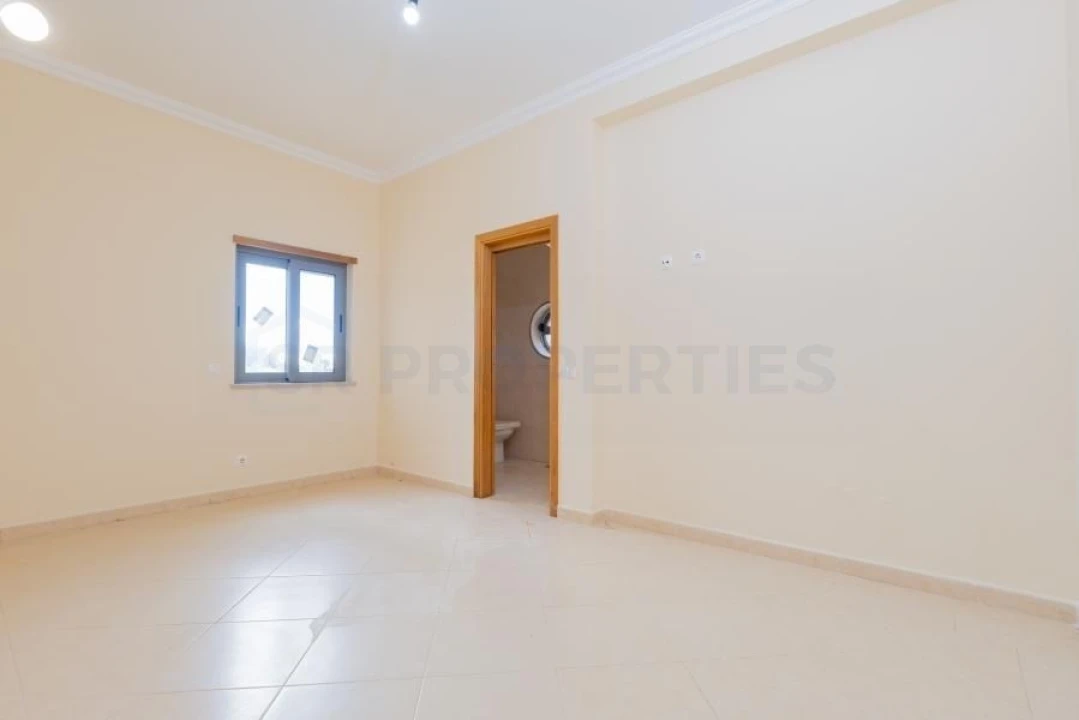 Moradia T6 para Venda em Loule (São Sebastião) Foto 8