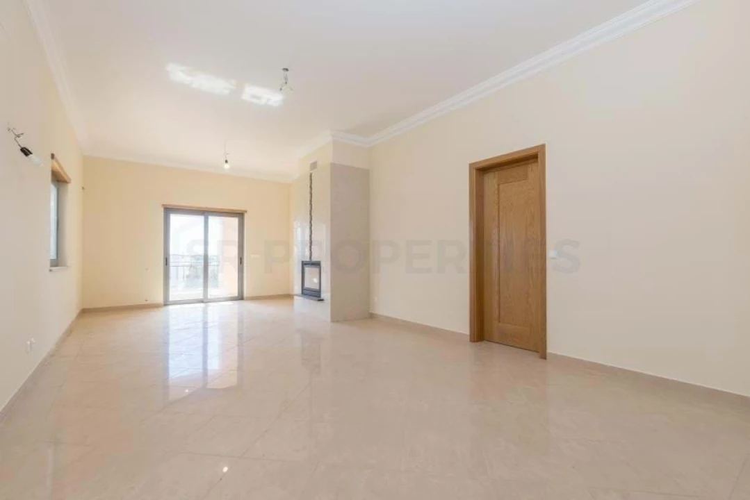 Moradia T6 para Venda em Loule (São Sebastião) Foto 1