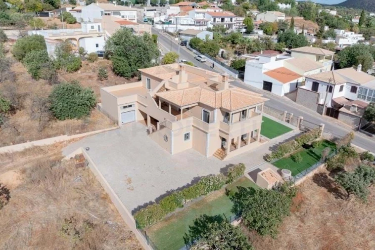 Moradia T6 para Venda em Loule (São Sebastião) Foto 32