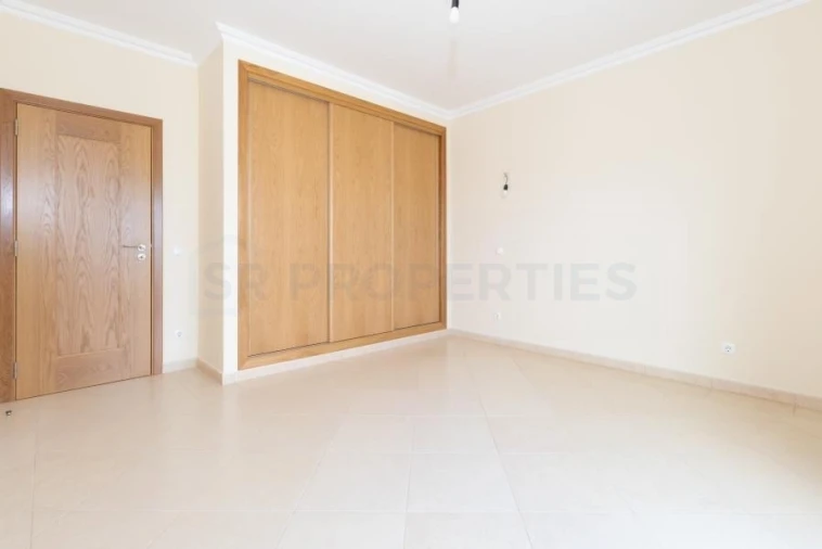 Moradia T6 para Venda em Loule (São Sebastião) Foto 28