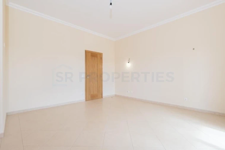 Moradia T6 para Venda em Loule (São Sebastião) Foto 5