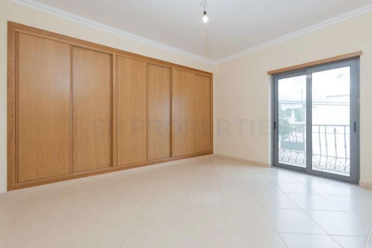 Moradia T6 para Venda em Loule (São Sebastião) Foto 22