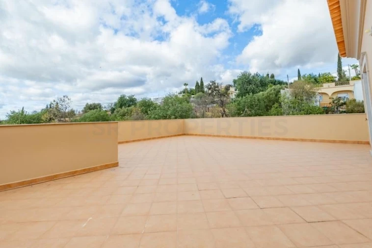 Moradia T6 para Venda em Loule (São Sebastião) Foto 18