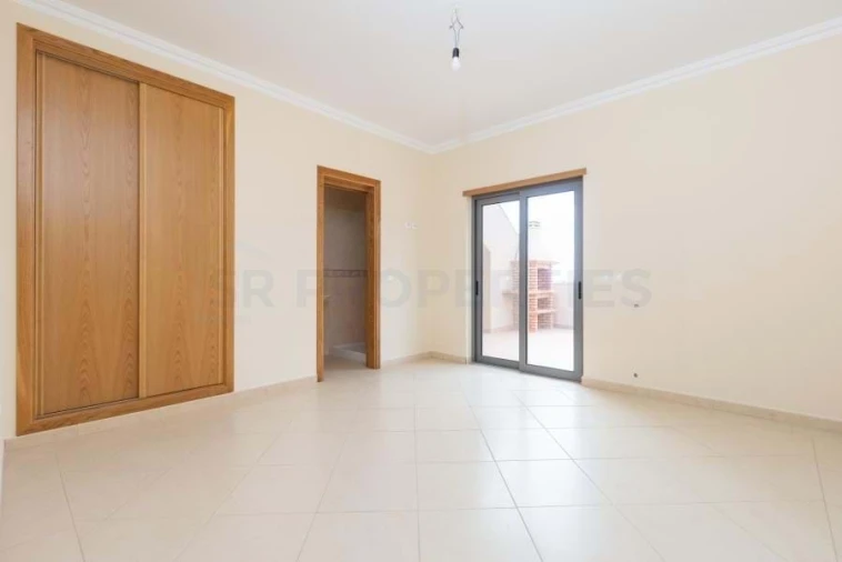 Moradia T6 para Venda em Loule (São Sebastião) Foto 23