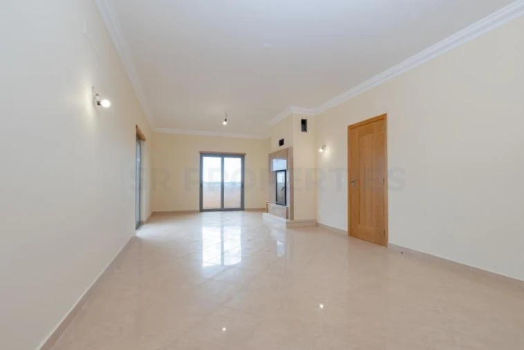 Moradia T6 para Venda em Loule (São Sebastião) Foto 11