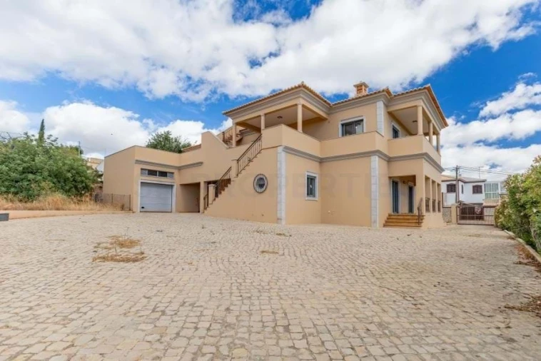 Moradia T6 para Venda em Loule (São Sebastião) Foto 30