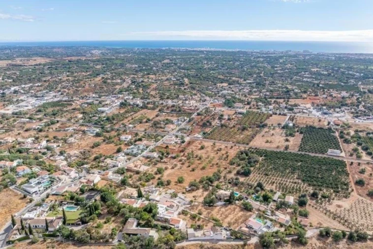 Moradia T6 para Venda em Loule (São Sebastião) Foto 36
