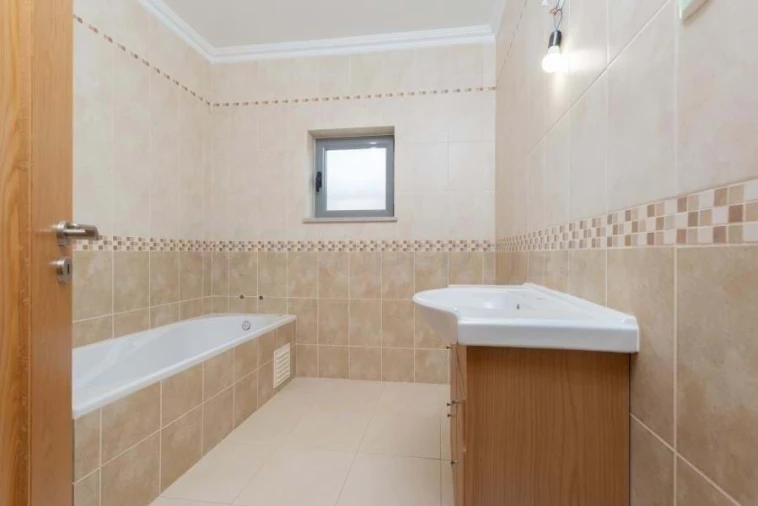 Moradia T6 para Venda em Loule (São Sebastião) Foto 26