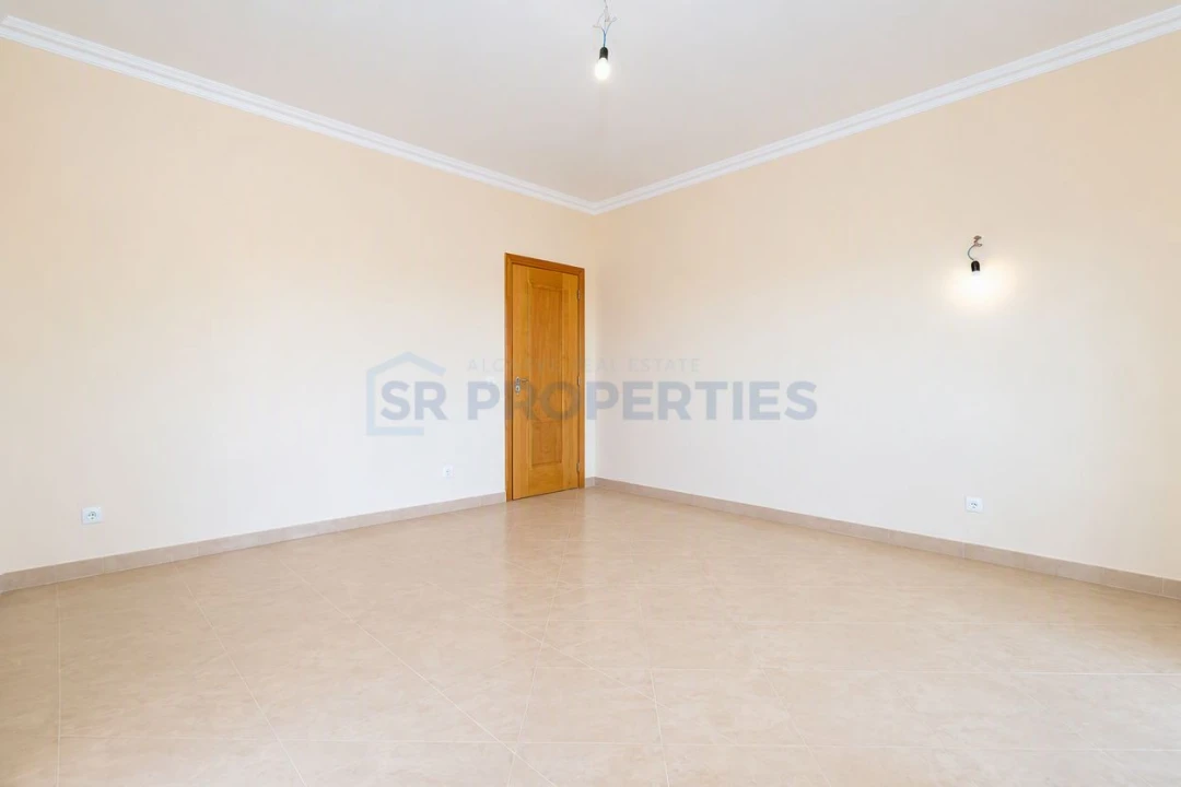Moradia T4 para Venda em Loule (São Sebastião) Foto 31