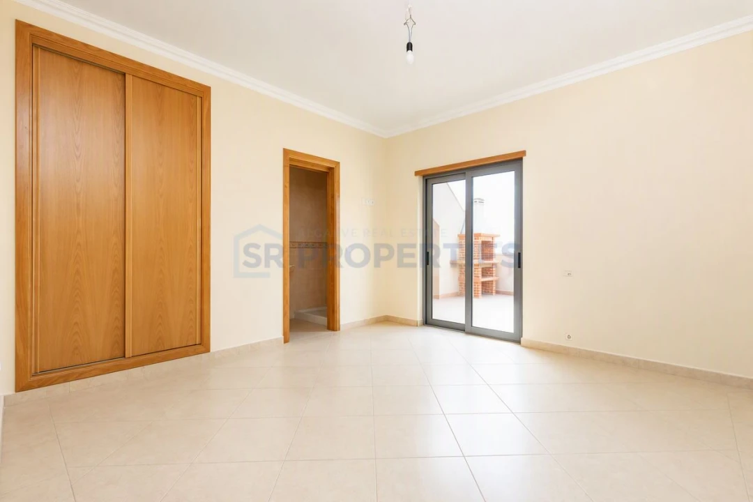 Moradia T4 para Venda em Loule (São Sebastião) Foto 45