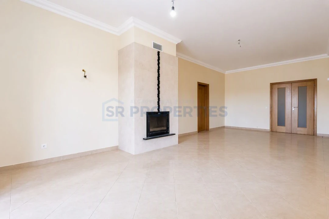 Moradia T4 para Venda em Loule (São Sebastião) Foto 3